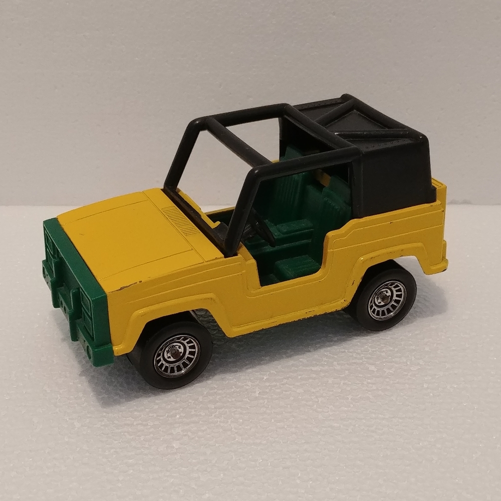 Vtg Toostie Toy Jeep. Yellow. Green. USA. EUC.